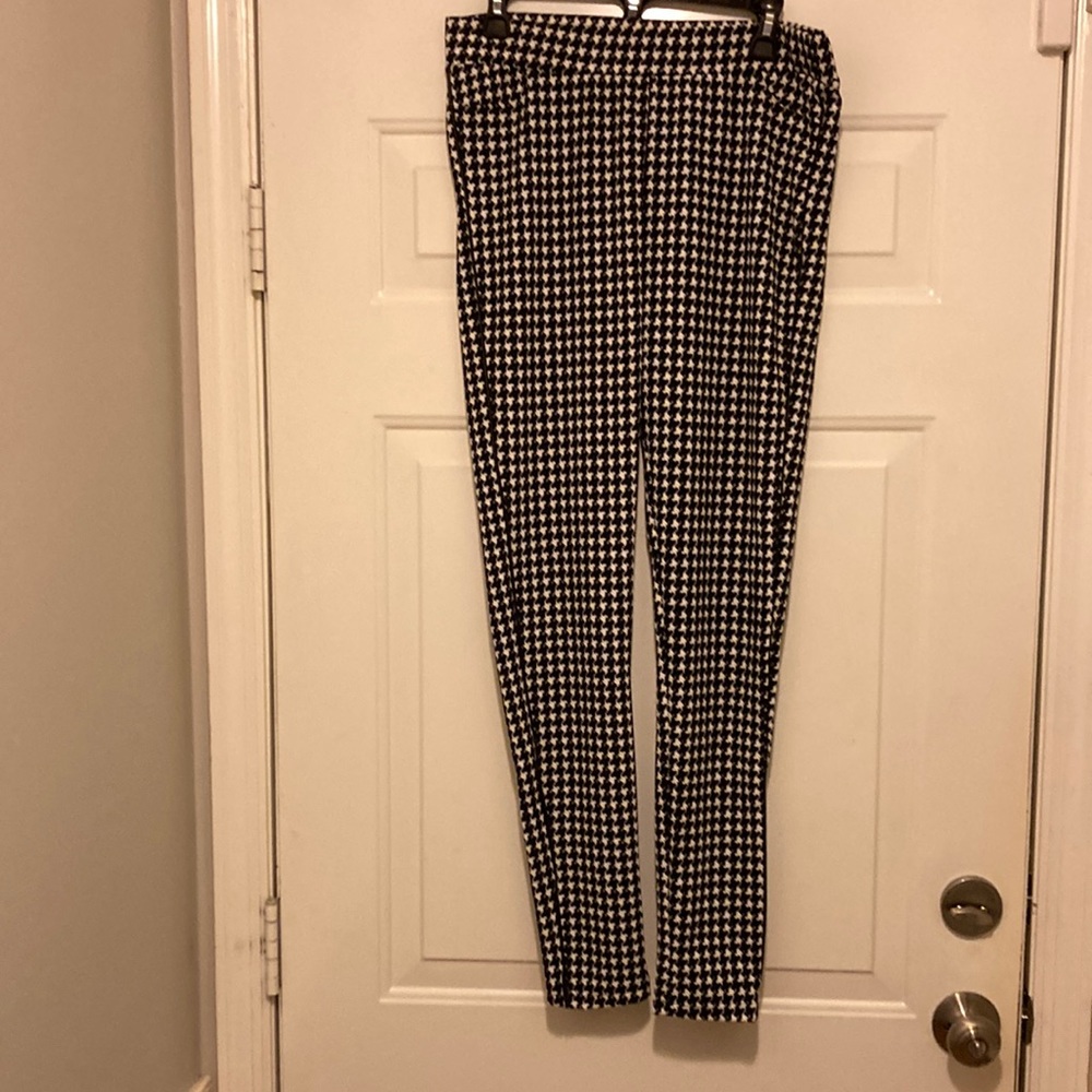 Woman’s Houndstooth Pants